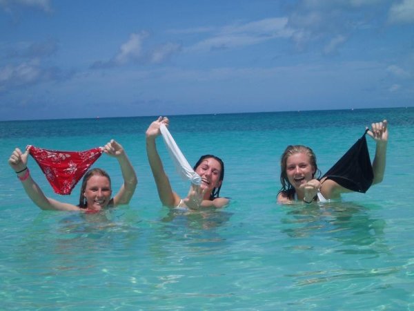 С подругой на море прикол