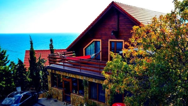 Вилла Буюрнус в Алуште