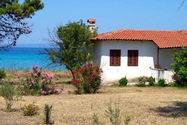 Маленький домик у моря в Крыму