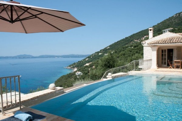 Вилла в Греции на берегу моря