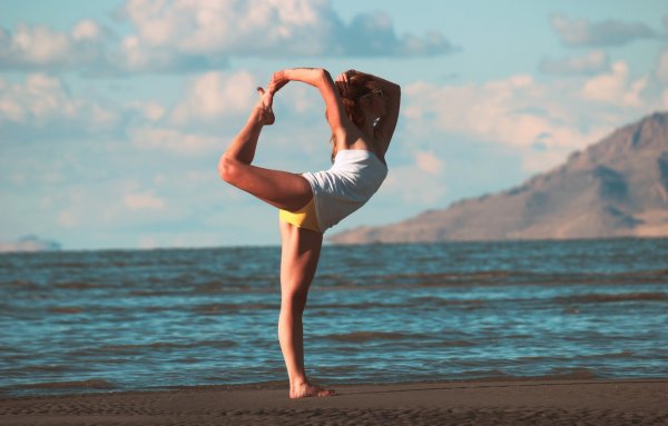 Йога на берегу моря