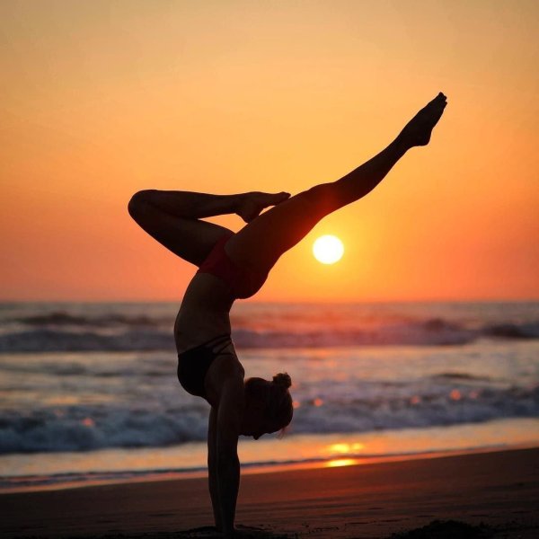 Йога на берегу океана
