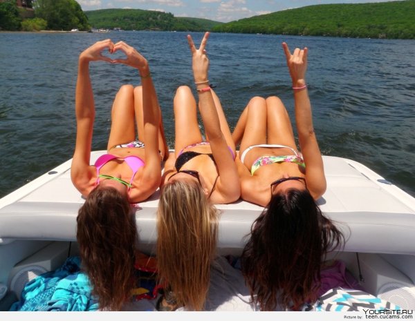 Три девочки на море