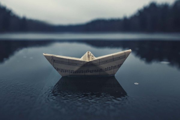 Бумажный корабль