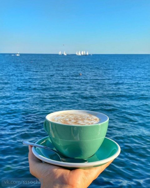 Кофе на террасе с видом на море