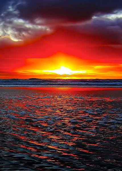 Красный закат на море