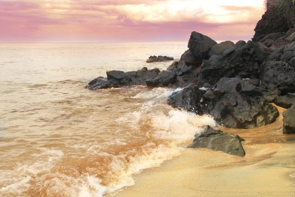 Скалистый пляж