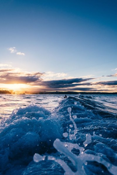 Голубая прозрачная вода