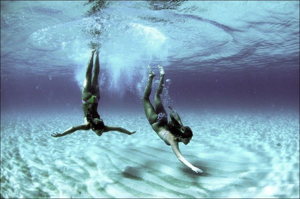 Человек в водовороте
