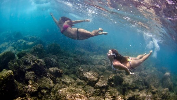 Девушка под водой