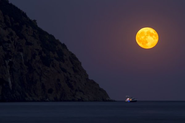 Ночной морской пейзаж