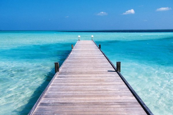 Мостик на пляже