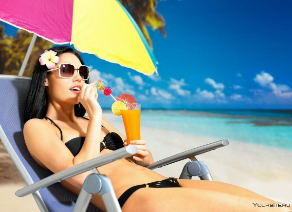 Кэндис Свейнпол у бассейна