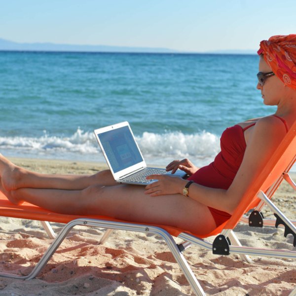 Девушка на пляже