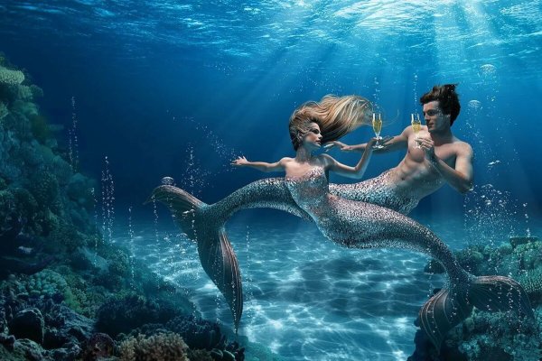 Русалка в море