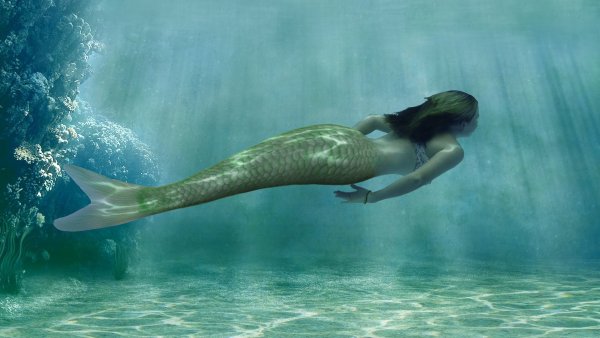 Русалка под водой