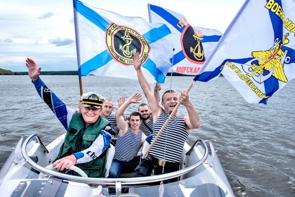 С праздником ВМФ
