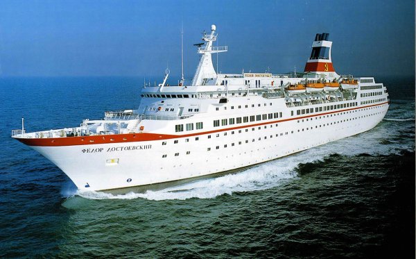 Судно в море