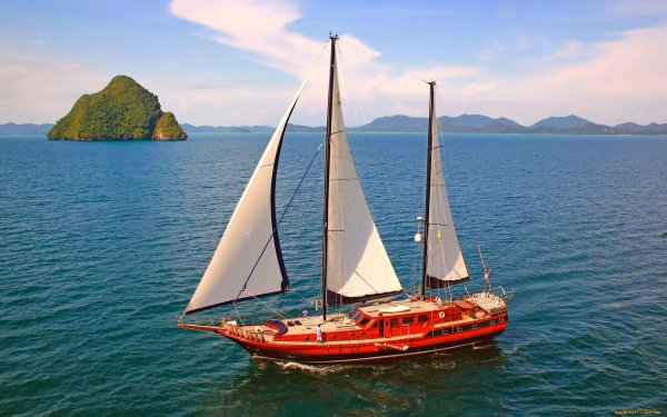 Море горы яхта