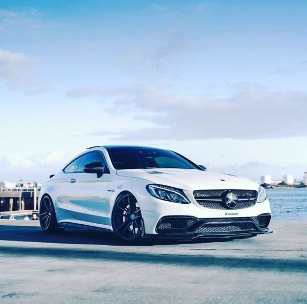 Мерседес у моря