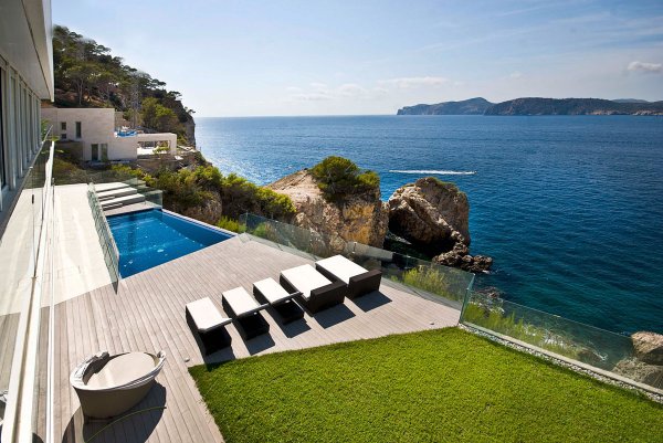 Вилла в Испании на берегу моря