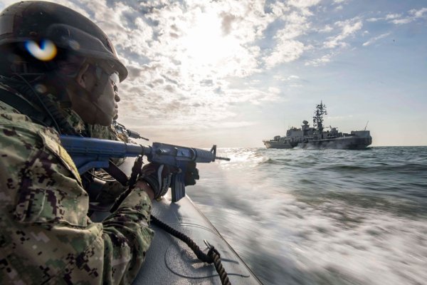 Военный на закате