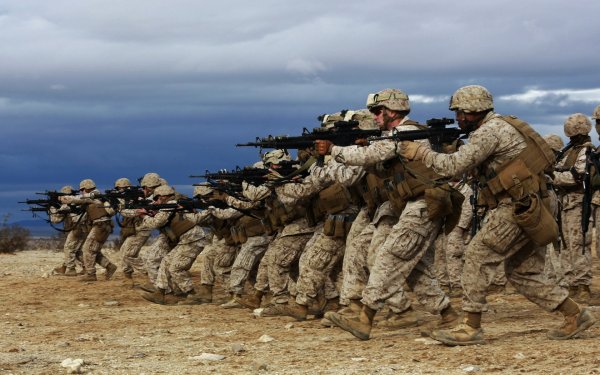 Военный на закате