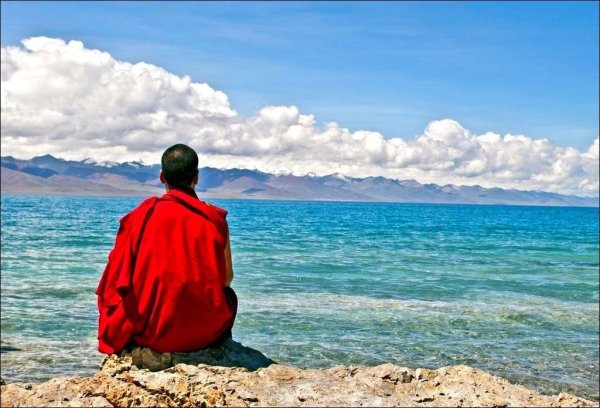 Монах со спины