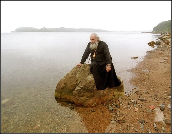 Монах у моря