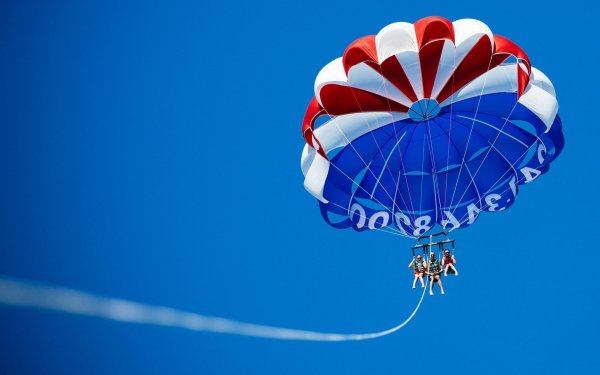 Парашют в небе