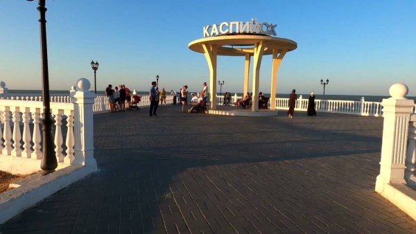 Прибой в Махачкале у моря