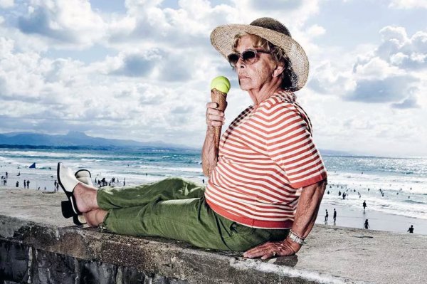 Мужчина и женщина на яхте