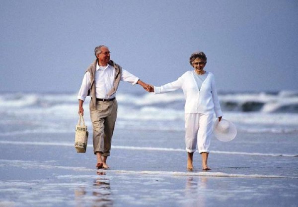 Две бабушки подружки