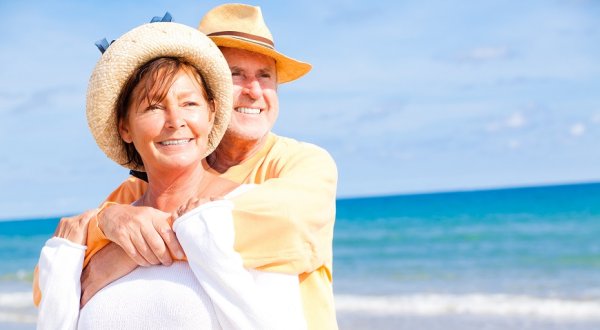 Пожилые люди на отдыхе