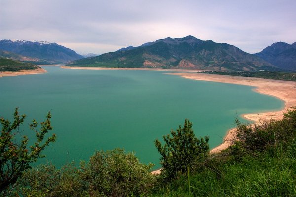 Озеро Чарвак в Узбекистане