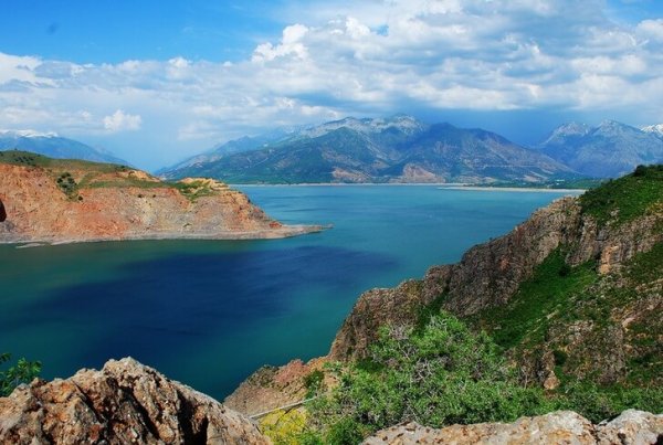 Озеро Чарвак в Узбекистане