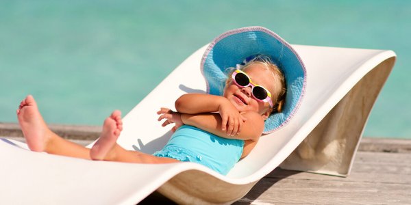 Загорать на пляже