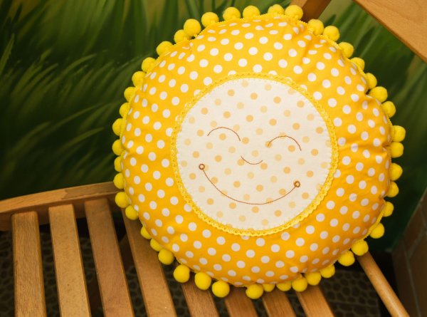 Мягкая игрушка в виде солнца