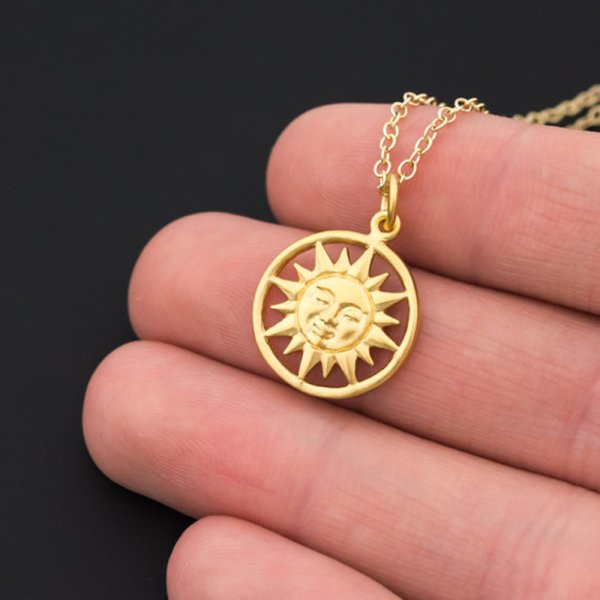 Золотая подвеска солнце
