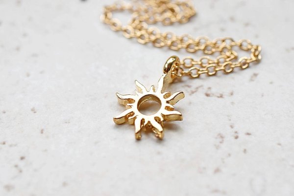 Золотой медальон Луна и солнце