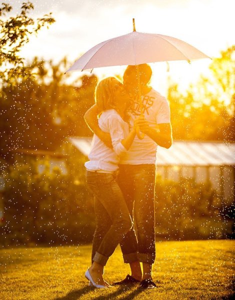 Влюбленные и солнце