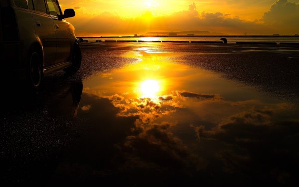 Машина на закате