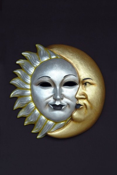 Маска солнца Рим