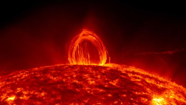 Солнечная корона и протуберанцы