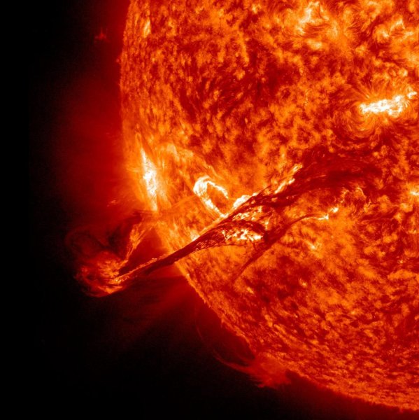 Эруптивные протуберанцы