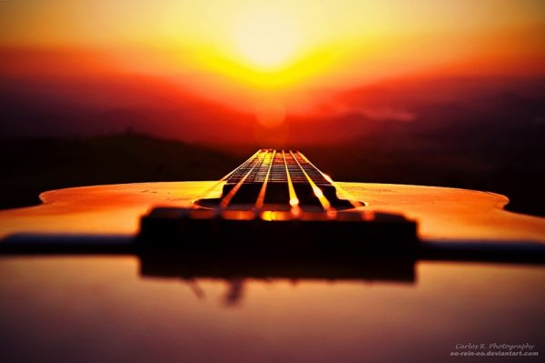 Гитарист на закате