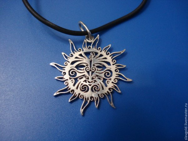 Кулон в виде солнца