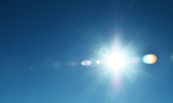 Солнечный блик на небе