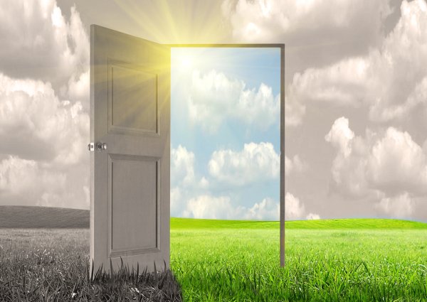 Дверь открывается