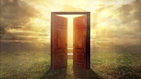 Дверь открывается